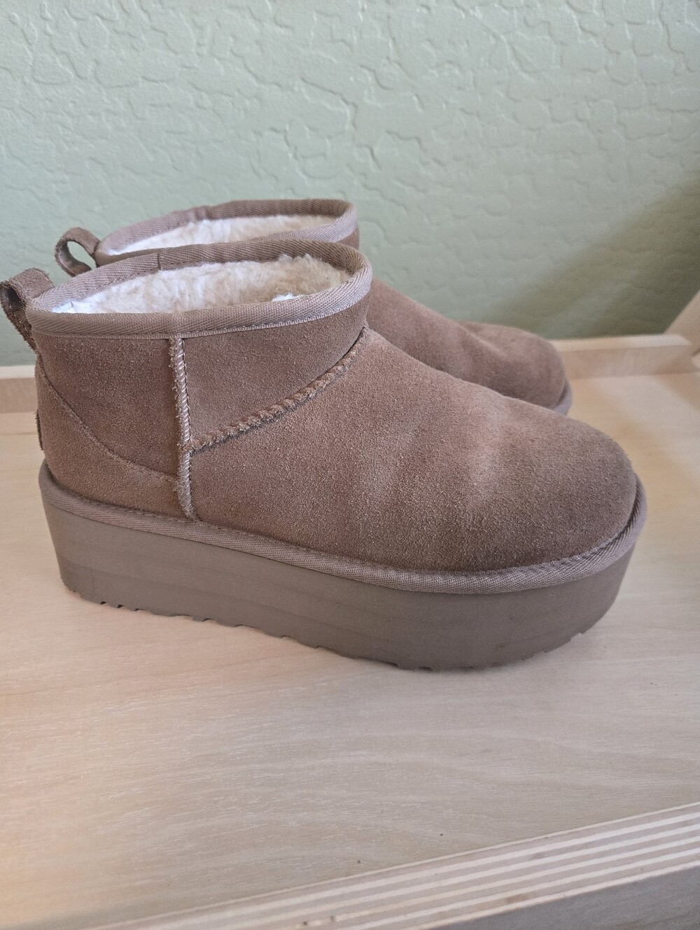 UGG Classic Ultra Mini Platform Boots - Chestnut Size 7